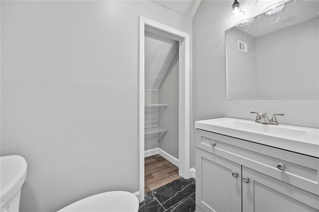 2 bedroom, 1 bathroom, 950 sq ft triplex for rent at 1126 Briarcliff Place 2, Atlanta, GA 30306 for $2,500 a month — photo 7