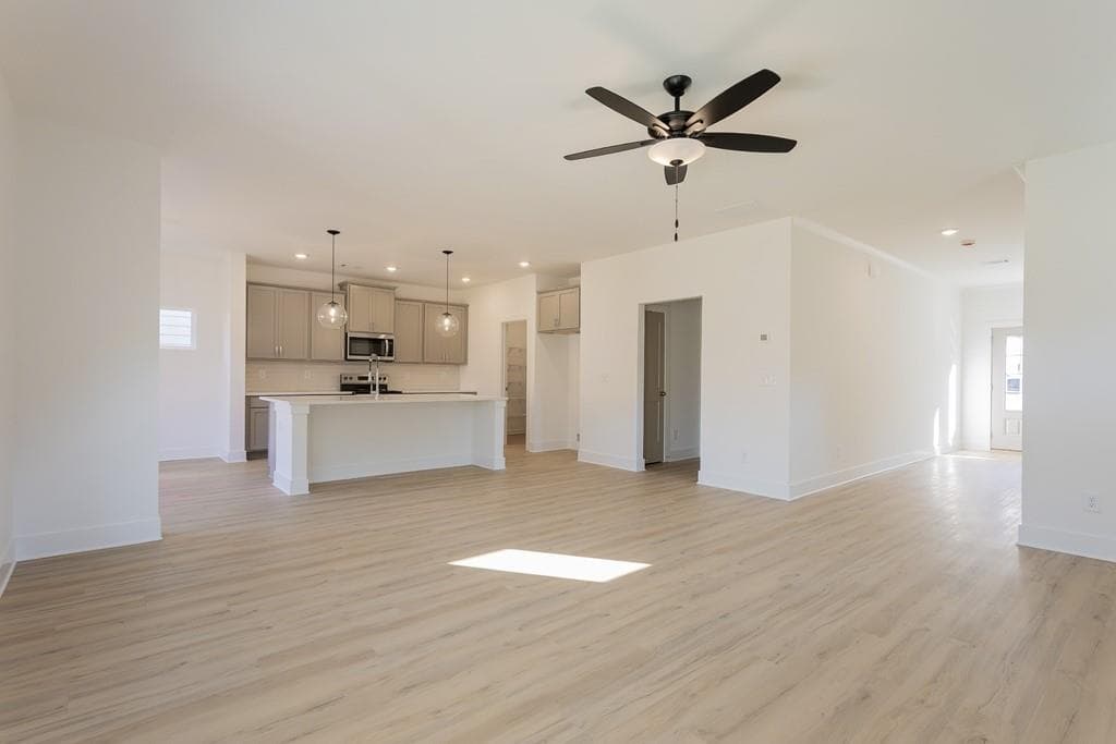 4 bedroom, 3 bathroom, 2,295 sq ft single family residence for sale at 3041 Sea Aster Way, Buford, GA 30519 — photo 4