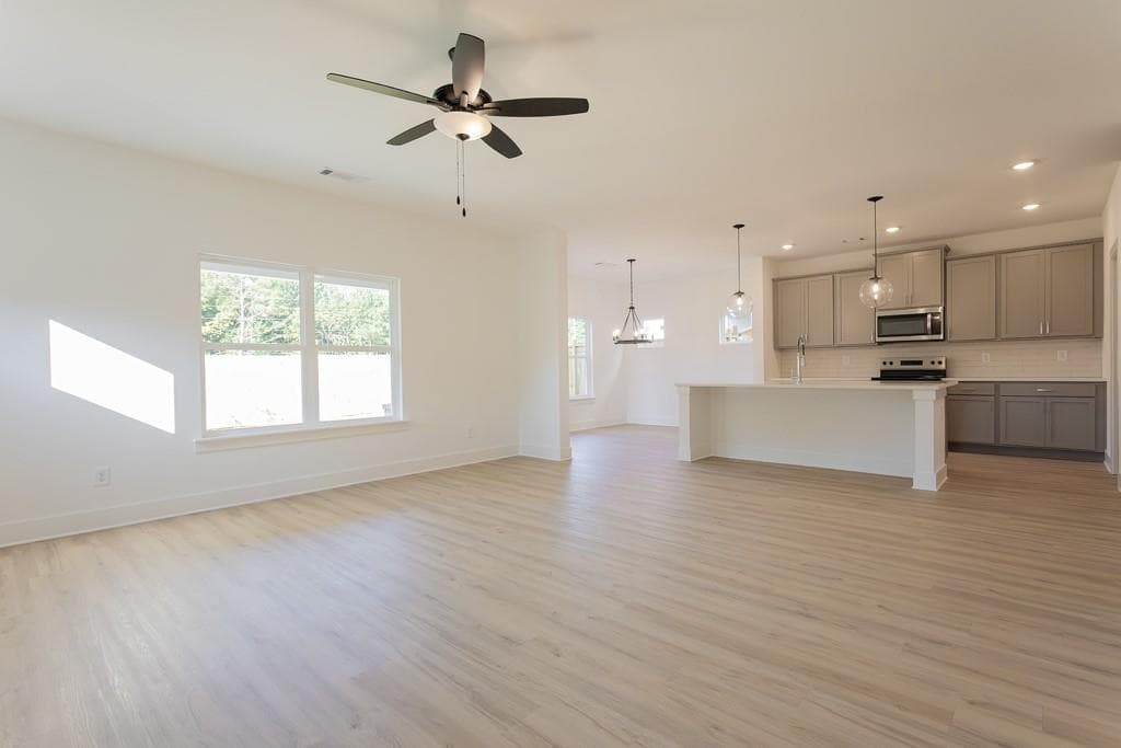 4 bedroom, 3 bathroom, 2,295 sq ft single family residence for sale at 3041 Sea Aster Way, Buford, GA 30519 — photo 5
