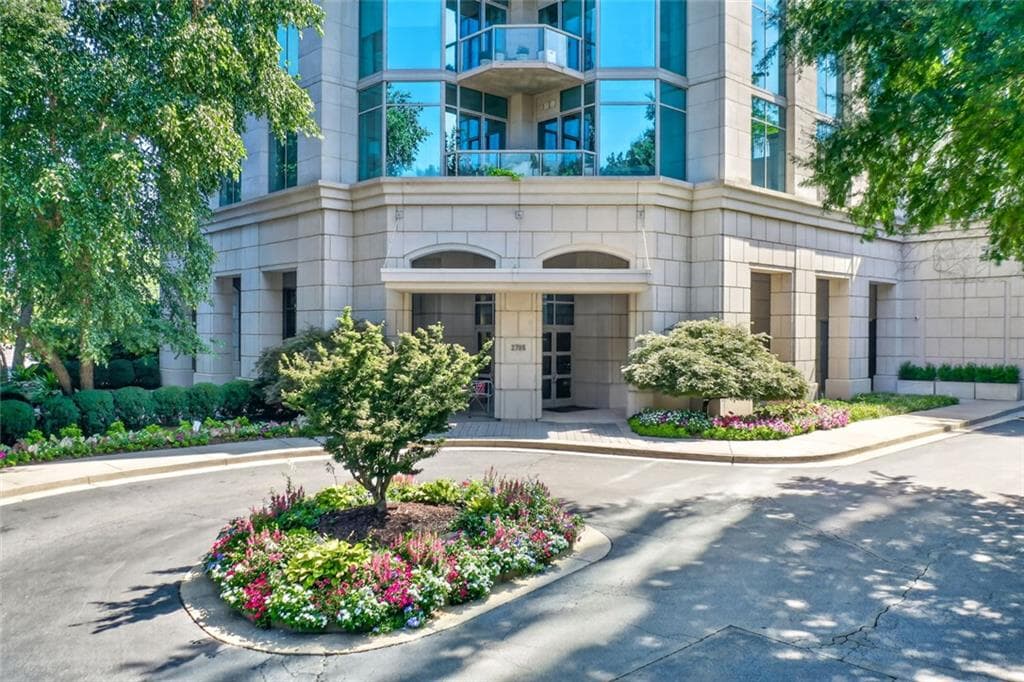 2 bedroom, 3 bathroom, 1,794 sq ft condominium under contract at 2795 Peachtree Road 802, Atlanta, GA 30305 — photo 5