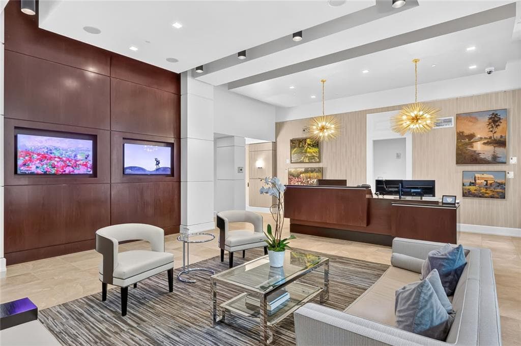 2 bedroom, 3 bathroom, 1,794 sq ft condominium under contract at 2795 Peachtree Road 802, Atlanta, GA 30305 — photo 6