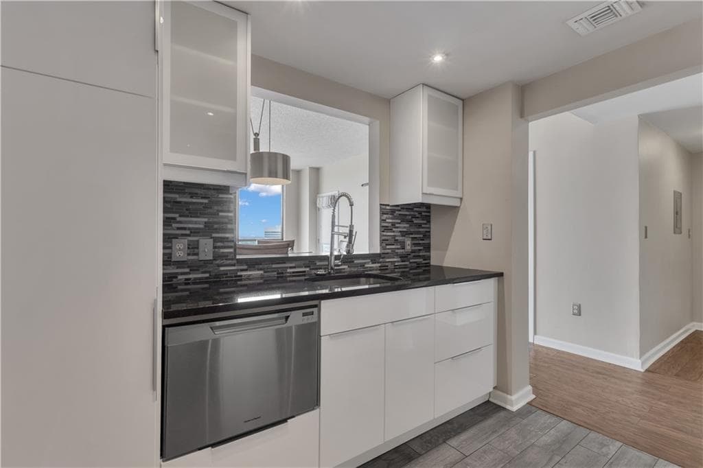 1 bedroom, 1 bathroom, 723 sq ft condominium for sale at 1280 W Peachtree Street 3810, Atlanta, GA 30309 — photo 10