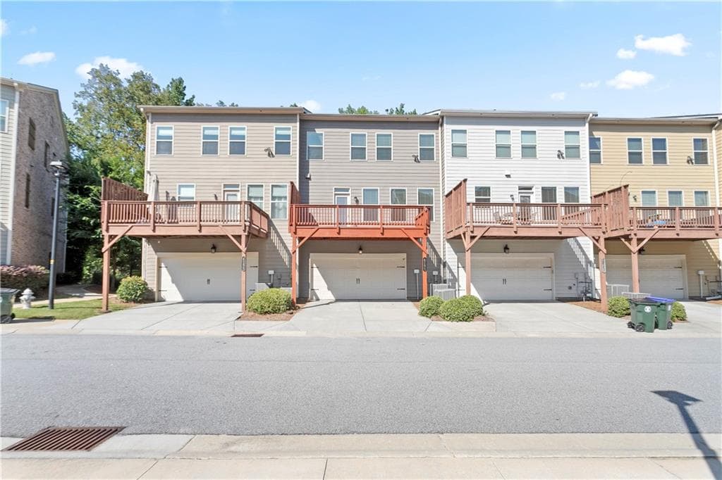 4 bedroom, 4 bathroom, 2,421 sq ft townhouse for sale at 4160 Butler Drive, Chamblee, GA 30341 — photo 2