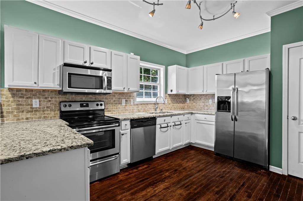 3 bedroom, 3 bathroom, 1,505 sq ft single family residence for sale at 1079 Sims Street, Atlanta, GA 30310 — photo 6