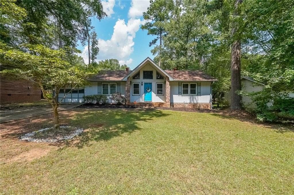 3 bedroom, 2 bathroom, 1,301 sq ft single family residence for sale at 820 Bridgewater Way, Conyers, GA 30094 — photo 1 of 19
