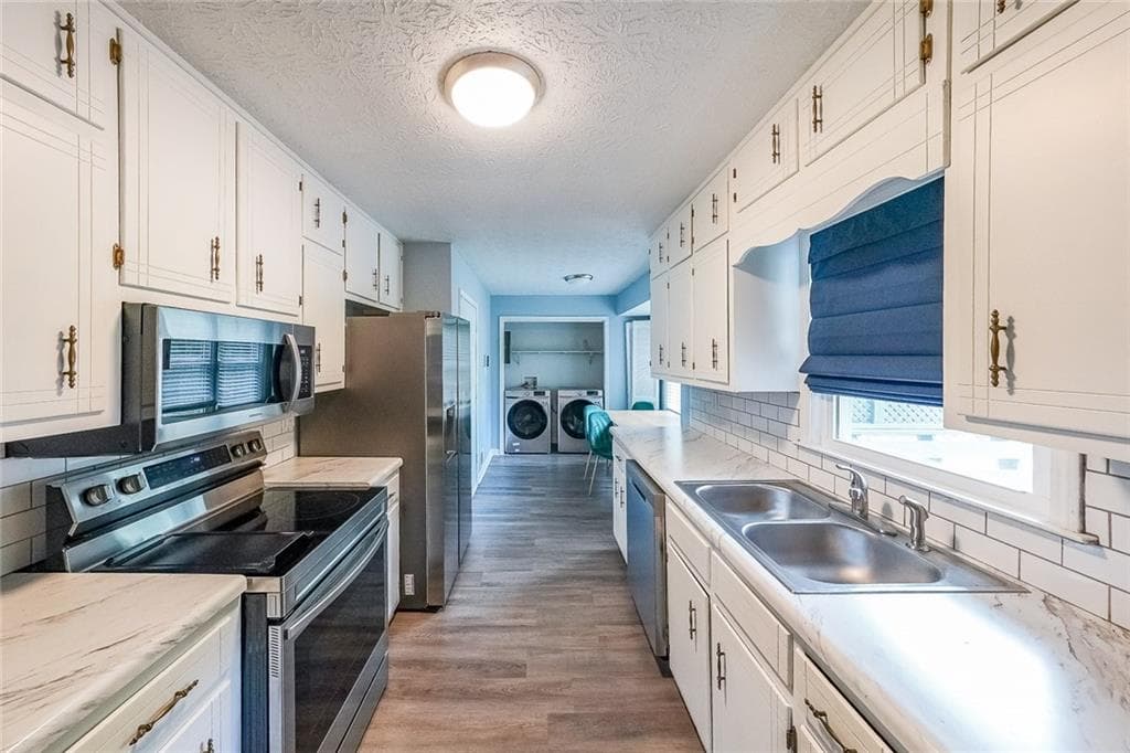 3 bedroom, 2 bathroom, 1,301 sq ft single family residence for sale at 820 Bridgewater Way, Conyers, GA 30094 — photo 5