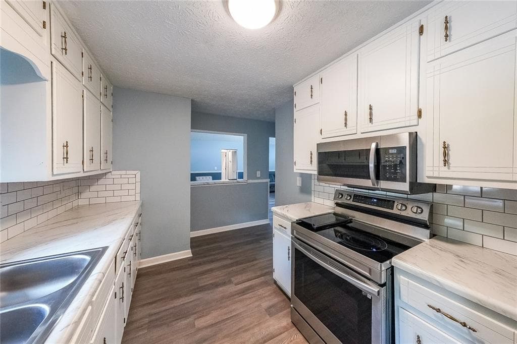 3 bedroom, 2 bathroom, 1,301 sq ft single family residence for sale at 820 Bridgewater Way, Conyers, GA 30094 — photo 7