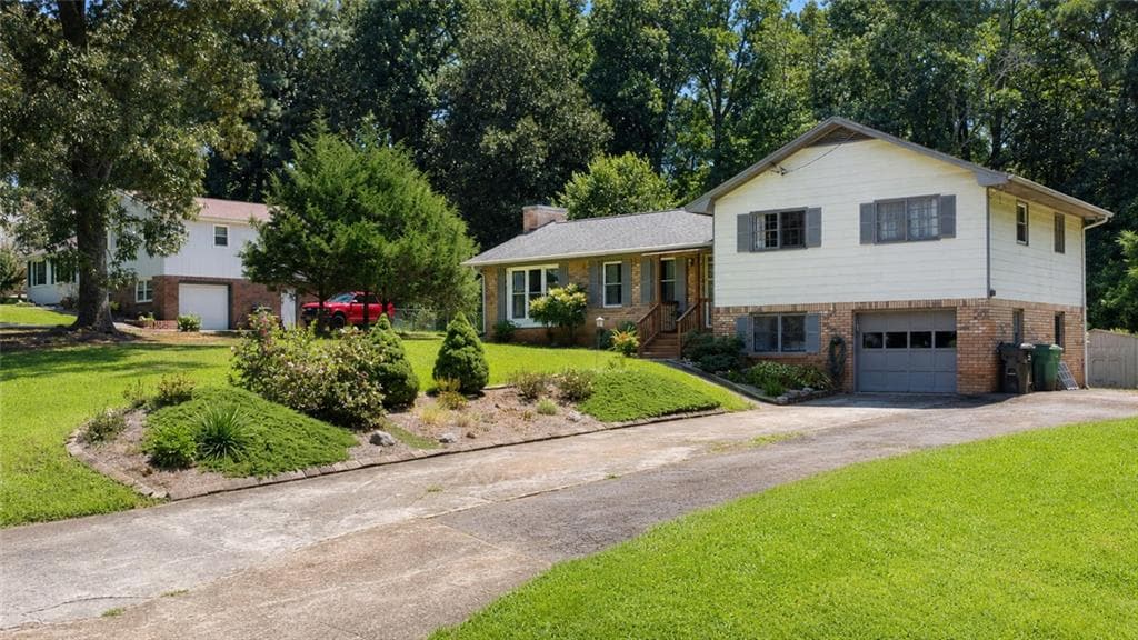 4 bedroom, 2 bathroom, 2,186 sq ft single family residence under contract at 1627 Dogwood Lane, Acworth, GA 30102