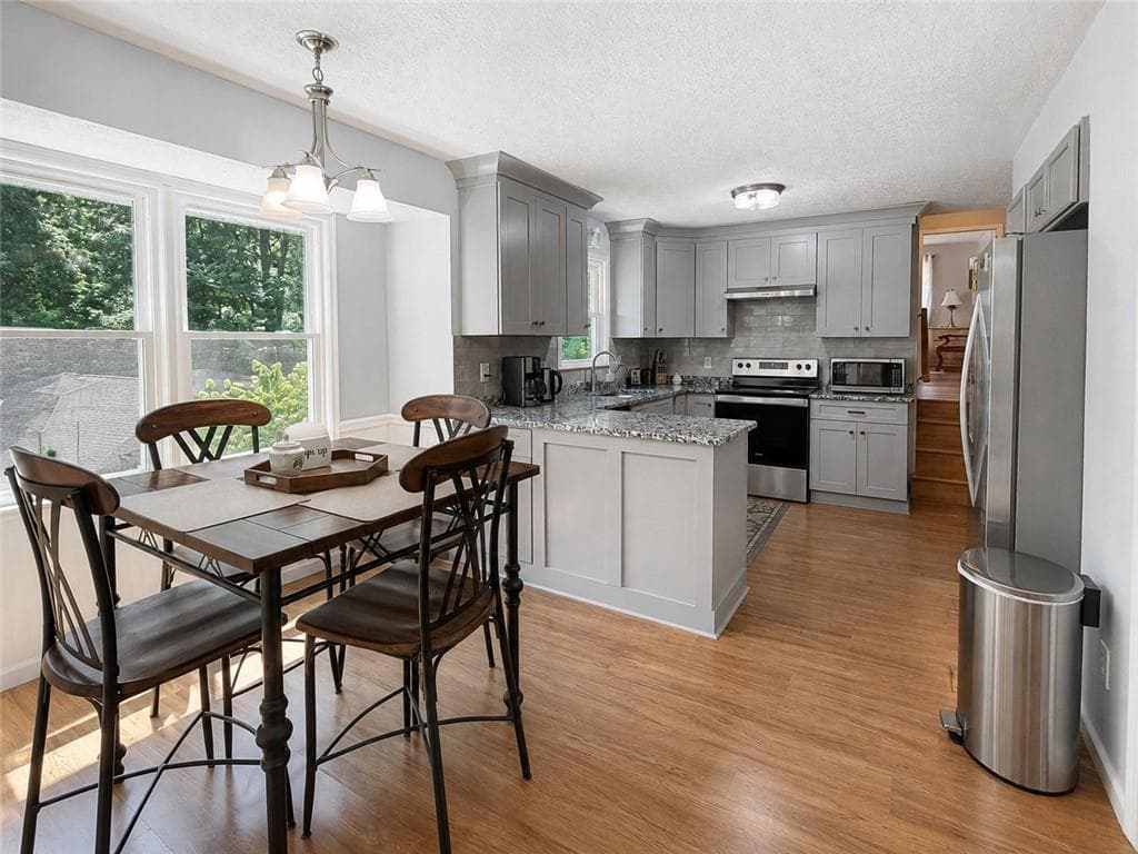 4 bedroom, 2 bathroom, 2,186 sq ft single family residence under contract at 1627 Dogwood Lane, Acworth, GA 30102 — photo 5
