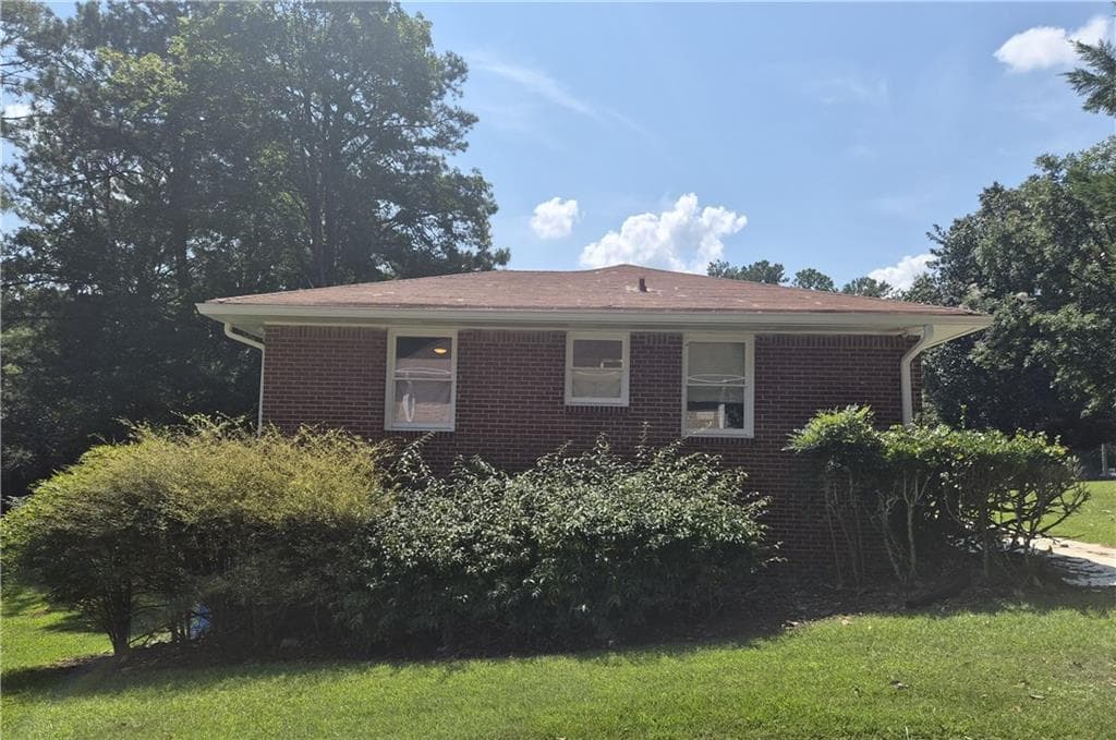 3 bedroom, 2 bathroom, 1,622 sq ft single family residence for sale at 984 Bob Hannah Circle, Lawrenceville, GA 30044 — photo 4