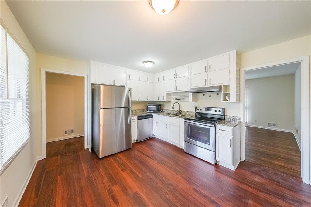 4 bedroom, 3 bathroom, 1,994 sq ft single family residence for sale at 2757 Cavalier Drive, Decatur, GA 30034 — photo 10