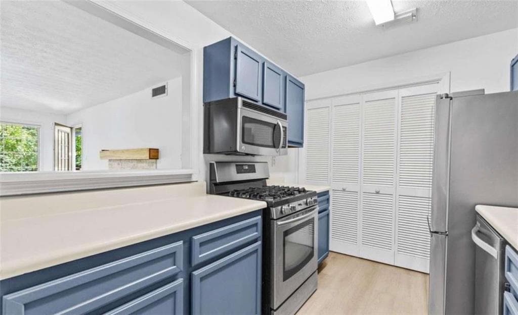 2 bedroom, 2 bathroom, 1,342 sq ft condominium for sale at 204 Berkeley Woods Drive, Duluth, GA 30096 — photo 8