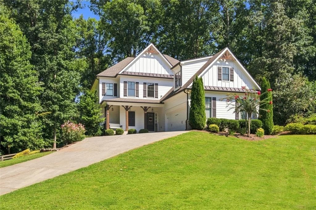 5 bedroom, 4 bathroom, 4,900 sq ft single family residence for sale at 5915 Christian Marie Court, Cumming, GA 30041 — photo 2