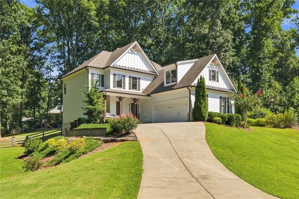 5 bedroom, 4 bathroom, 4,900 sq ft single family residence for sale at 5915 Christian Marie Court, Cumming, GA 30041 — photo 3
