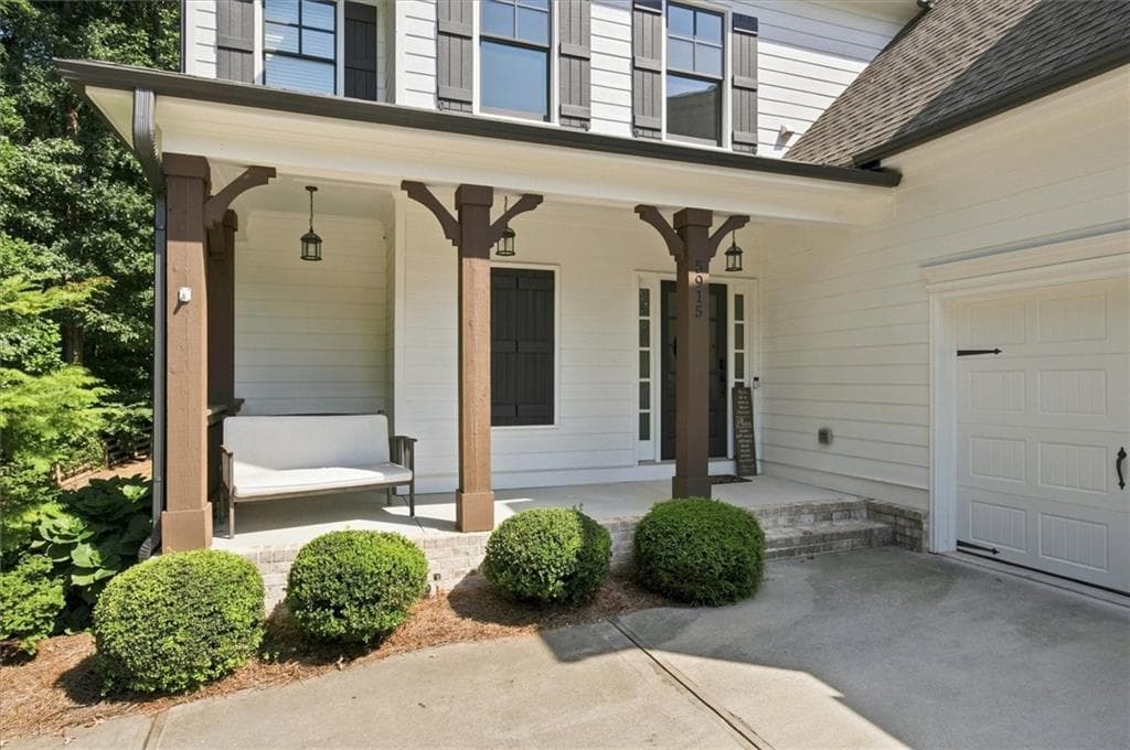 5 bedroom, 4 bathroom, 4,900 sq ft single family residence for sale at 5915 Christian Marie Court, Cumming, GA 30041 — photo 4