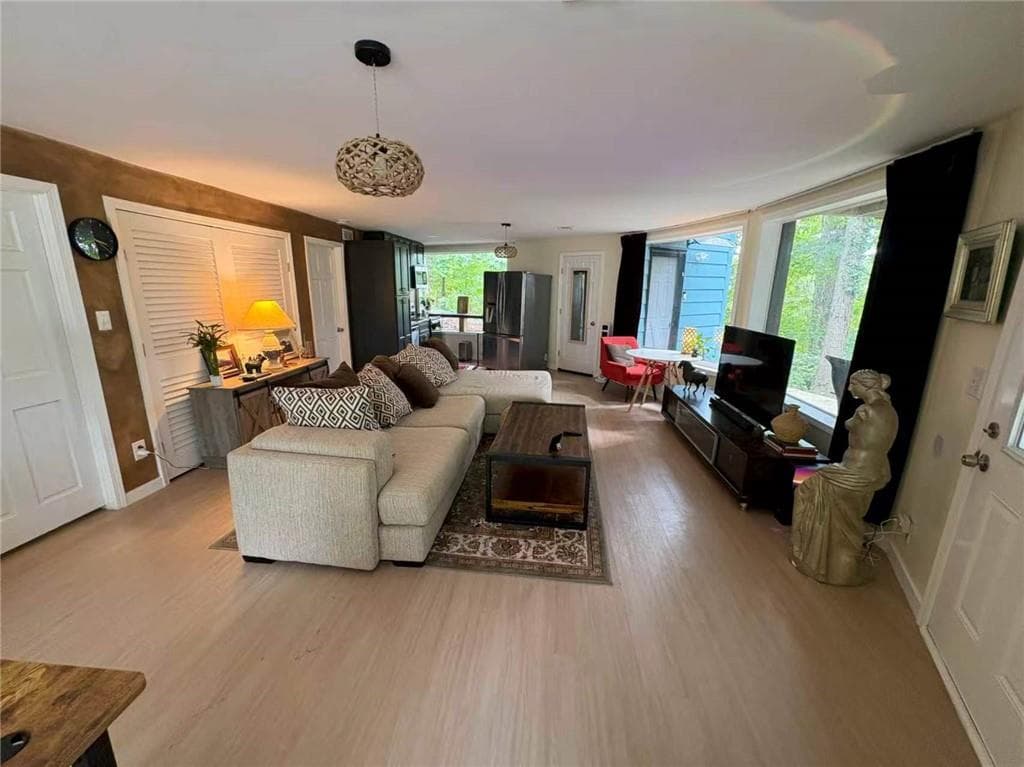 1 bedroom, 1 bathroom, 1,976 sq ft single family residence for rent at 532 Embry Lane, Marietta, GA 30066 for $1,400 a month — photo 1 of 12