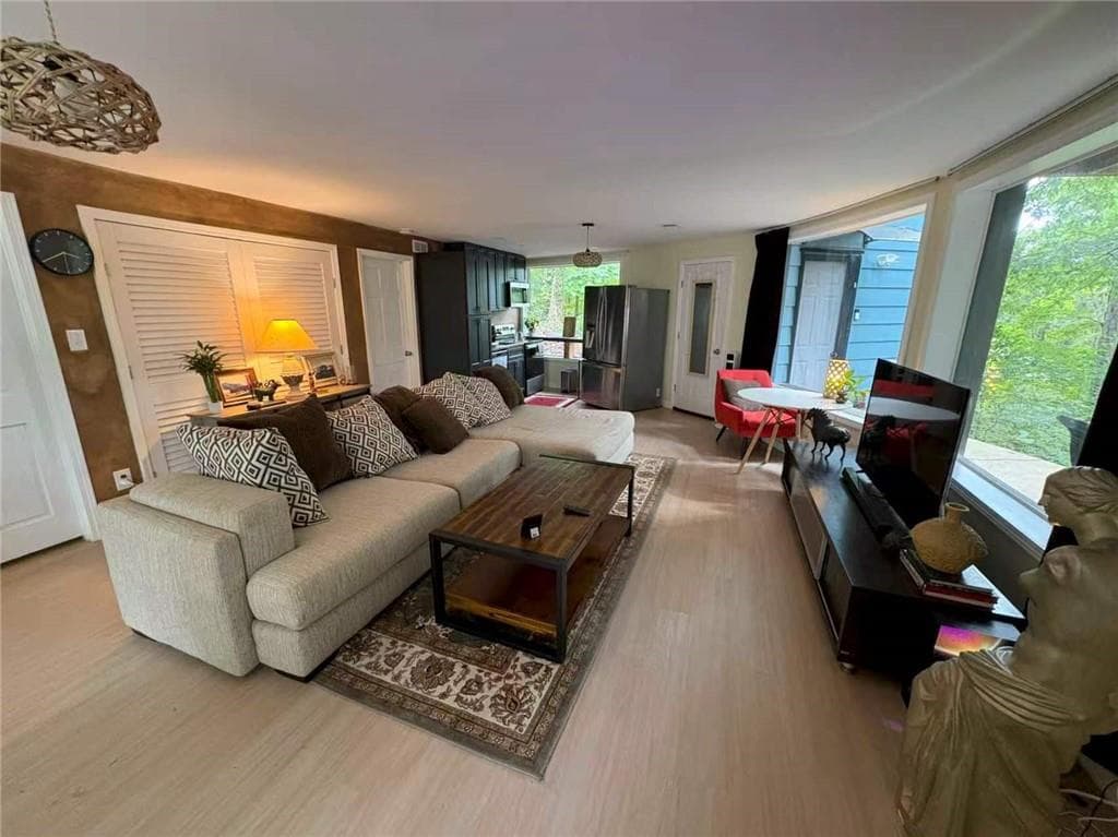1 bedroom, 1 bathroom, 1,976 sq ft single family residence for rent at 532 Embry Lane, Marietta, GA 30066 for $1,400 a month — photo 2