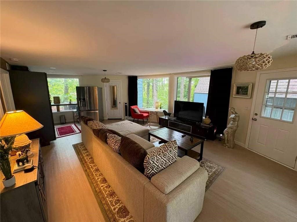 1 bedroom, 1 bathroom, 1,976 sq ft single family residence for rent at 532 Embry Lane, Marietta, GA 30066 for $1,400 a month — photo 3