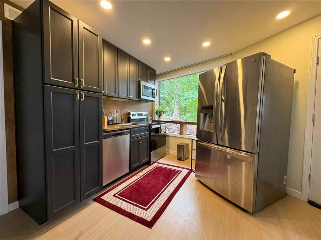 1 bedroom, 1 bathroom, 1,976 sq ft single family residence for rent at 532 Embry Lane, Marietta, GA 30066 for $1,400 a month — photo 5