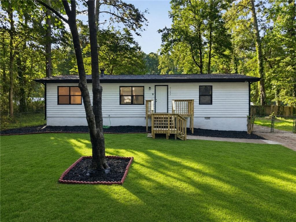 3 bedroom, 2 bathroom, 1,200 sq ft single family residence for sale at 4185 Bradley Drive, Snellville, GA 30039 — photo 1 of 28