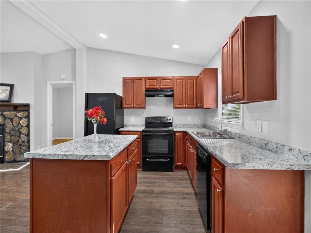 3 bedroom, 2 bathroom, 1,200 sq ft single family residence for sale at 4185 Bradley Drive, Snellville, GA 30039 — photo 7