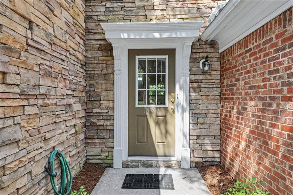 3 bedroom, 3 bathroom, 1,740 sq ft townhouse for sale at 1490 Bellsmith Drive, Roswell, GA 30076 — photo 3