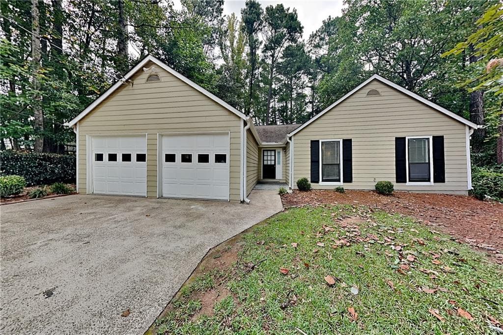 3 bedroom, 2 bathroom, 1,668 sq ft single family residence for rent at 5990 Bayside Drive, Acworth, GA 30101 for $1,900 a month