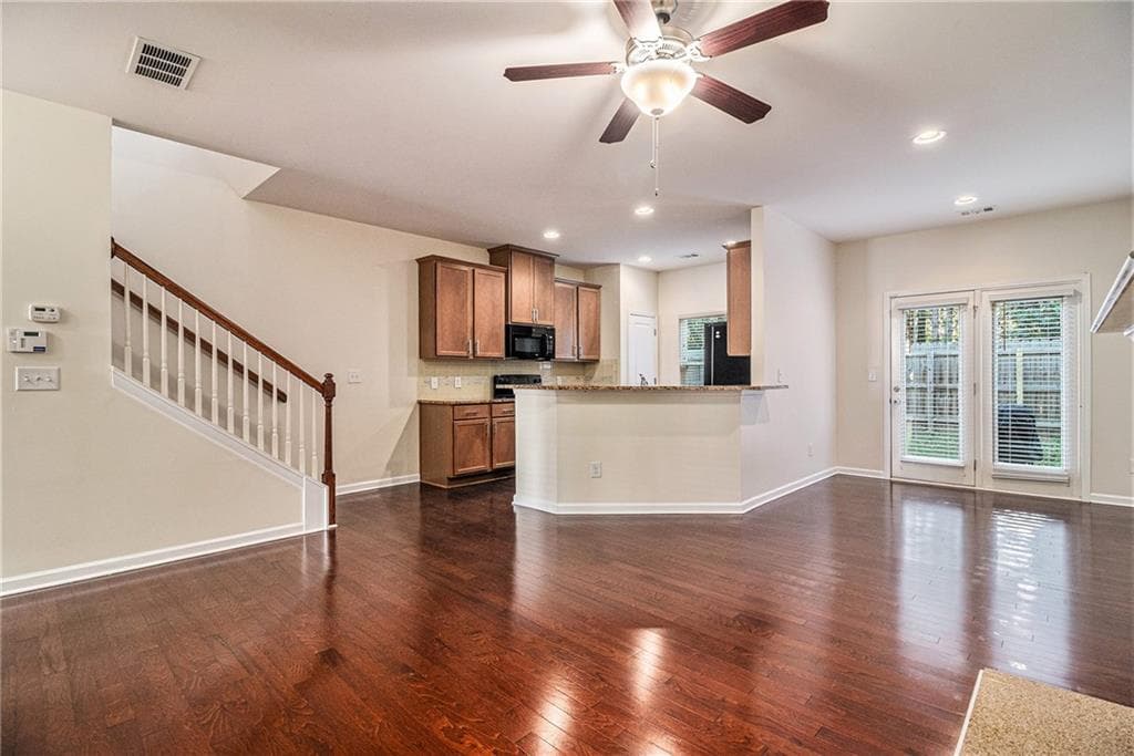 3 bedroom, 3 bathroom, 1,505 sq ft townhouse for rent at 5004 Longview Walk, Decatur, GA 30035 for $1,975 a month — photo 2