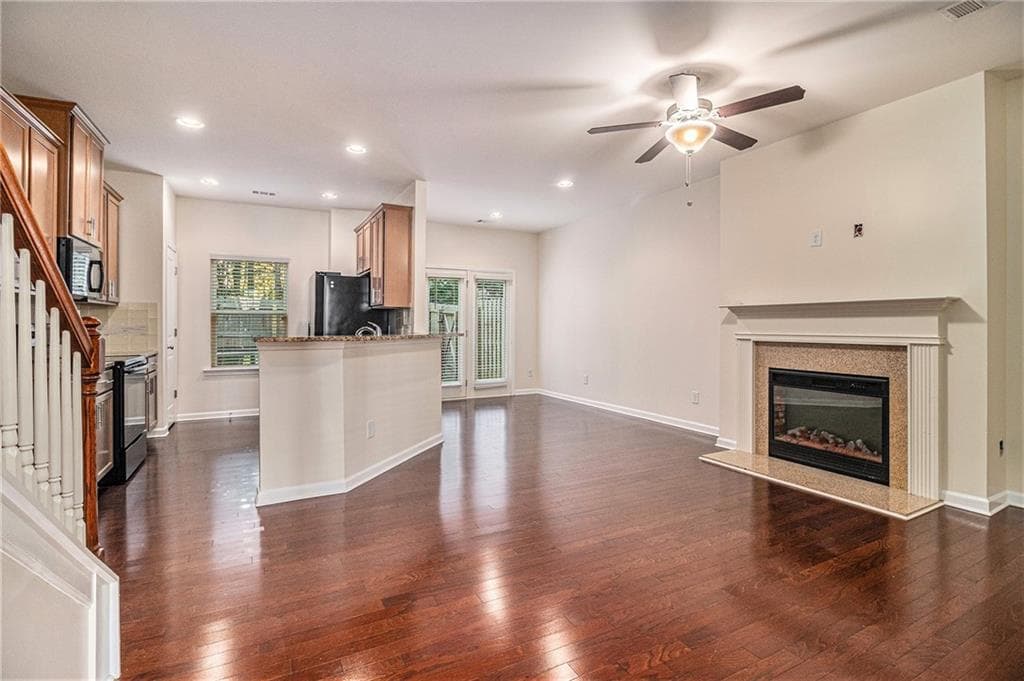 3 bedroom, 3 bathroom, 1,505 sq ft townhouse for rent at 5004 Longview Walk, Decatur, GA 30035 for $1,975 a month — photo 3