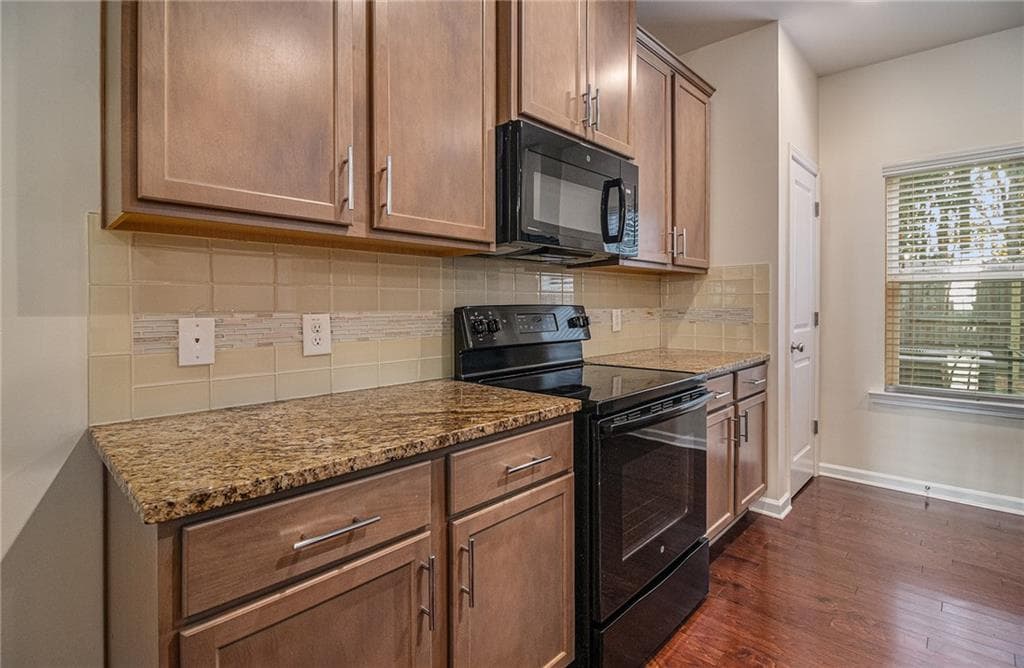 3 bedroom, 3 bathroom, 1,505 sq ft townhouse for rent at 5004 Longview Walk, Decatur, GA 30035 for $1,975 a month — photo 6