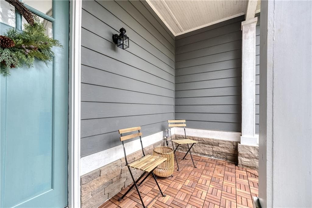 3 bedroom, 3 bathroom, 1,922 sq ft single family residence under contract at 5857 Dolvin Lane, Buford, GA 30518 — photo 2