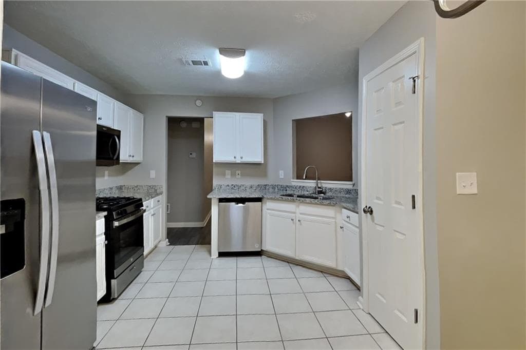 3 bedroom, 2 bathroom, 1,602 sq ft single family residence for rent at 1517 Galewood Circle, Marietta, GA 30062 for $2,240 a month — photo 4