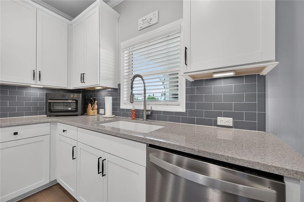 5 bedroom, 3 bathroom, 3,124 sq ft single family residence for sale at 7410 Rambling Vale, Cumming, GA 30028 — photo 9