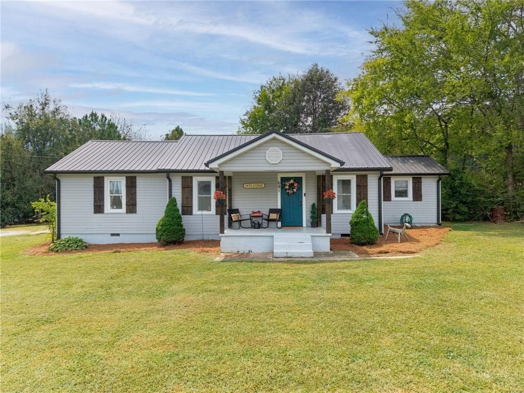 3 bedroom, 1 bathroom, 1,224 sq ft single family residence under contract at 691 Clarkwood Road, Rockmart, GA 30153
