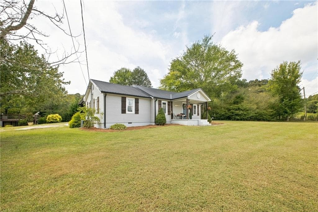 3 bedroom, 1 bathroom, 1,224 sq ft single family residence under contract at 691 Clarkwood Road, Rockmart, GA 30153 — photo 5