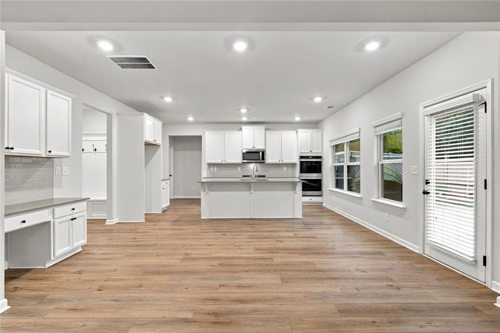 5 bedroom, 3 bathroom, 3,141 sq ft single family residence under contract at 4806 Sultanta Way, Atlanta, GA 30331 — photo 9