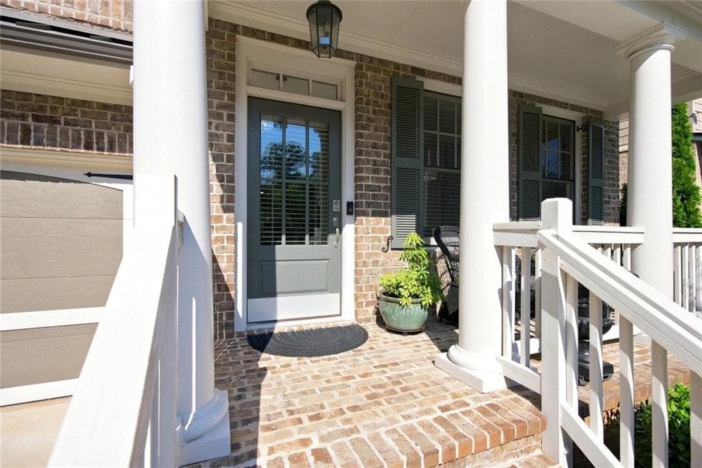 5 bedroom, 5 bathroom, 5,176 sq ft single family residence for sale at 11715 Stratham Drive, Alpharetta, GA 30009 — photo 2