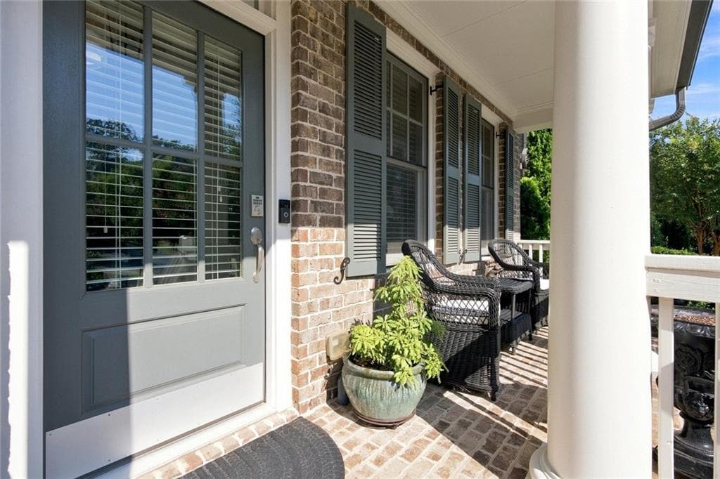 5 bedroom, 5 bathroom, 5,176 sq ft single family residence for sale at 11715 Stratham Drive, Alpharetta, GA 30009 — photo 3