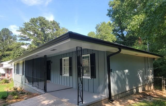 3 bedroom, 2 bathroom, 1,257 sq ft single family residence for sale at 7102 Doncaster Road, Jonesboro, GA 30236 — photo 2