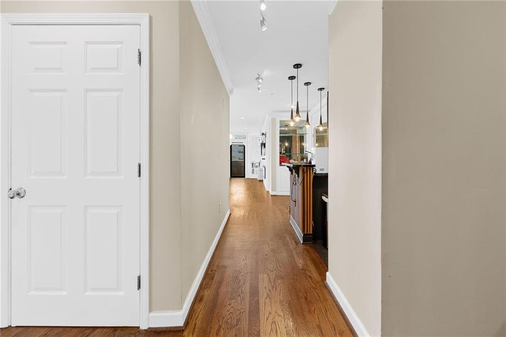 2 bedroom, 2 bathroom, 1,424 sq ft condominium for sale at 3334 Peachtree Road 1412, Atlanta, GA 30326 — photo 10