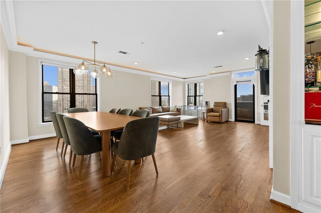 2 bedroom, 2 bathroom, 1,424 sq ft condominium for sale at 3334 Peachtree Road 1412, Atlanta, GA 30326 — photo 3