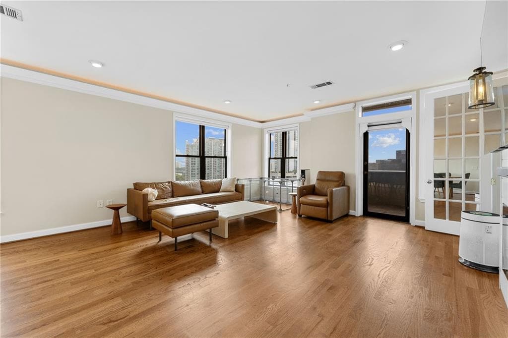 2 bedroom, 2 bathroom, 1,424 sq ft condominium for sale at 3334 Peachtree Road 1412, Atlanta, GA 30326 — photo 5