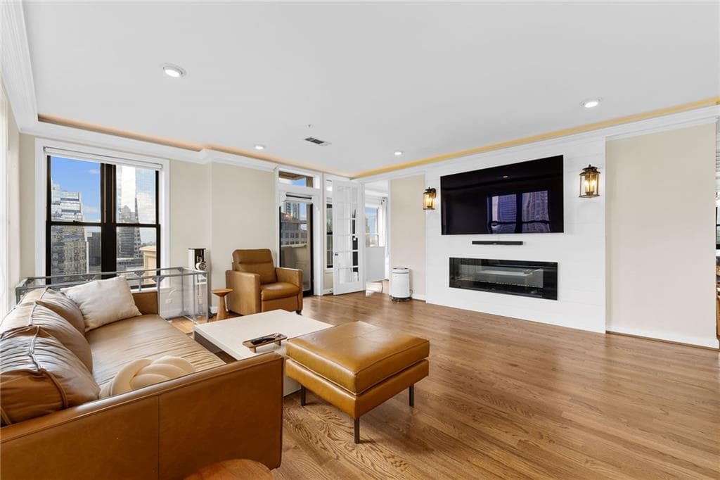 2 bedroom, 2 bathroom, 1,424 sq ft condominium for sale at 3334 Peachtree Road 1412, Atlanta, GA 30326