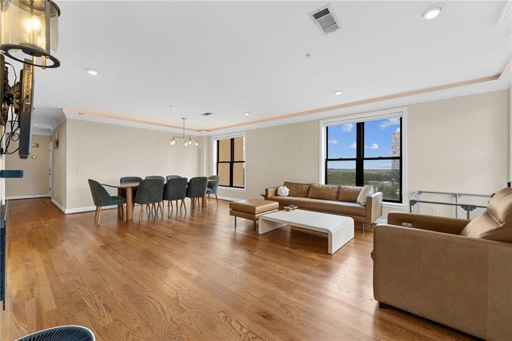 2 bedroom, 2 bathroom, 1,424 sq ft condominium for sale at 3334 Peachtree Road 1412, Atlanta, GA 30326 — photo 6