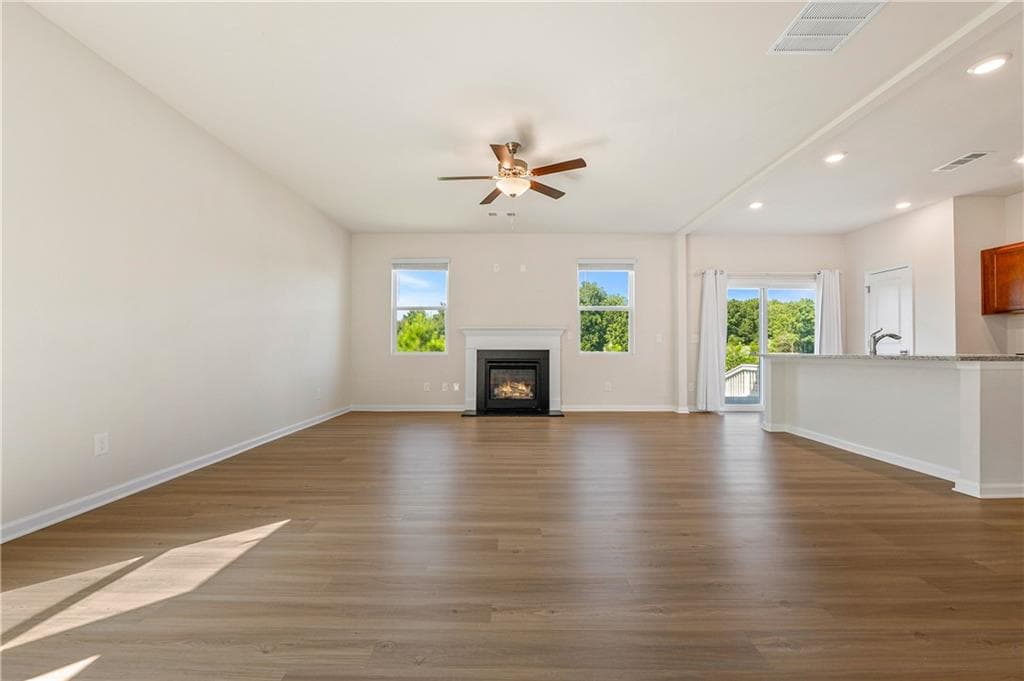 4 bedroom, 3 bathroom, 2,036 sq ft single family residence for sale at 44 Pointe Place, Dawsonville, GA 30534 — photo 6