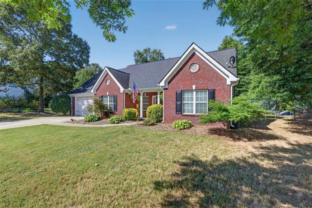 3 bedroom, 2 bathroom, 1,833 sq ft single family residence under contract at 144 Feldspar Drive, Jefferson, GA 30549 — photo 2