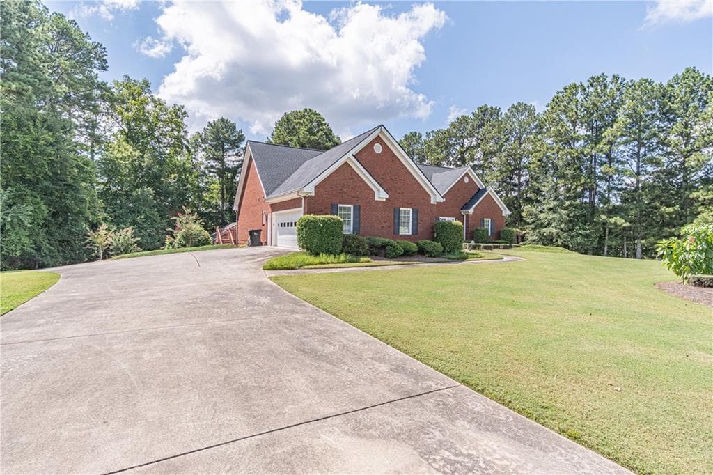 4 bedroom, 2 bathroom, 2,513 sq ft single family residence for sale at 3562 Thompson Mill Road, Buford, GA 30519 — photo 3