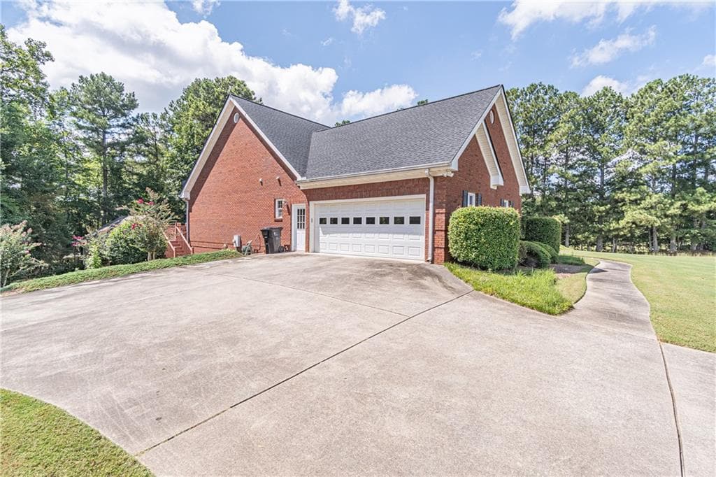 4 bedroom, 2 bathroom, 2,513 sq ft single family residence for sale at 3562 Thompson Mill Road, Buford, GA 30519 — photo 4