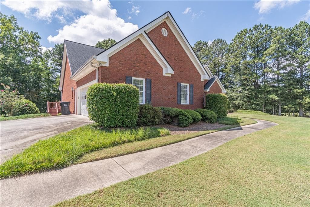 4 bedroom, 2 bathroom, 2,513 sq ft single family residence for sale at 3562 Thompson Mill Road, Buford, GA 30519 — photo 5