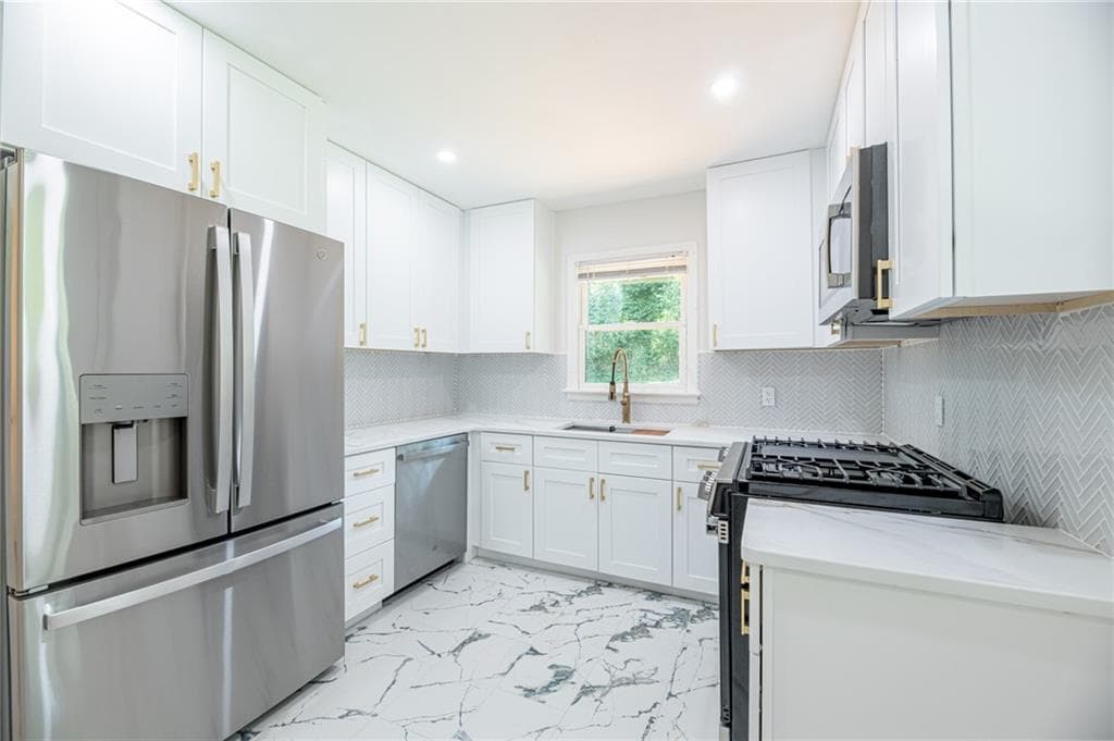 3 bedroom, 1 bathroom, 1,218 sq ft single family residence for sale at 280 Worthington Drive, Marietta, GA 30068 — photo 3